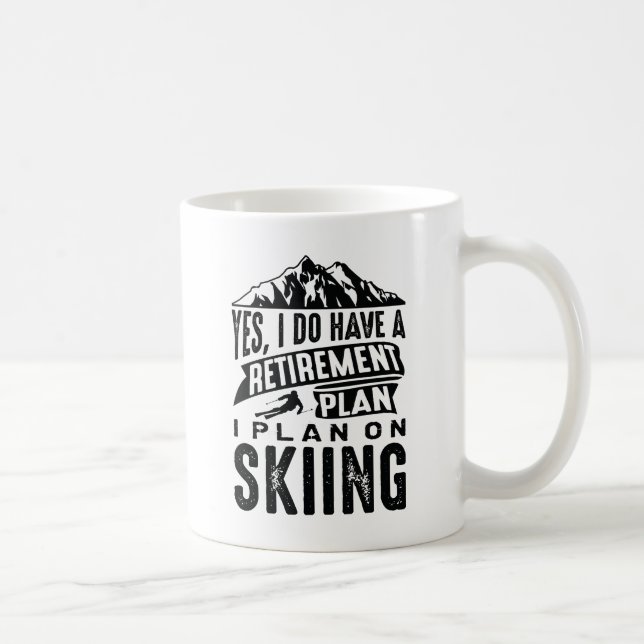 Pension Plan Skiing Kaffemugg (Höger)
