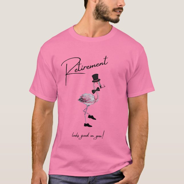 Pension ser bra på dig! Dapper Rosa Flamingo T Shirt (Framsida)