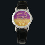 Pension sjuksköterskebarnmorska lila guld tack armbandsur<br><div class="desc">Elegant,  klassisk,  glamorös och feminin. En gåva till en pensionerad sjuksköterska barnmorska. En faux guld färgad båge och band med gyllene glitter och gnistra,  lite slödder och lyx. Bakgrund för färgad av lila. Med texten: Tack,  mallar för namn och yrke,  yrke.</div>