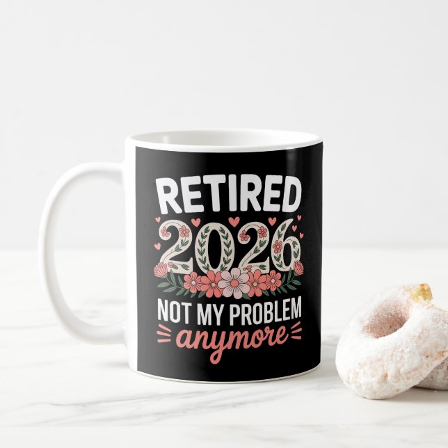Pensionerad 2026 Inte Mitt Problem Längre Blommig  Kaffemugg (Med munk)