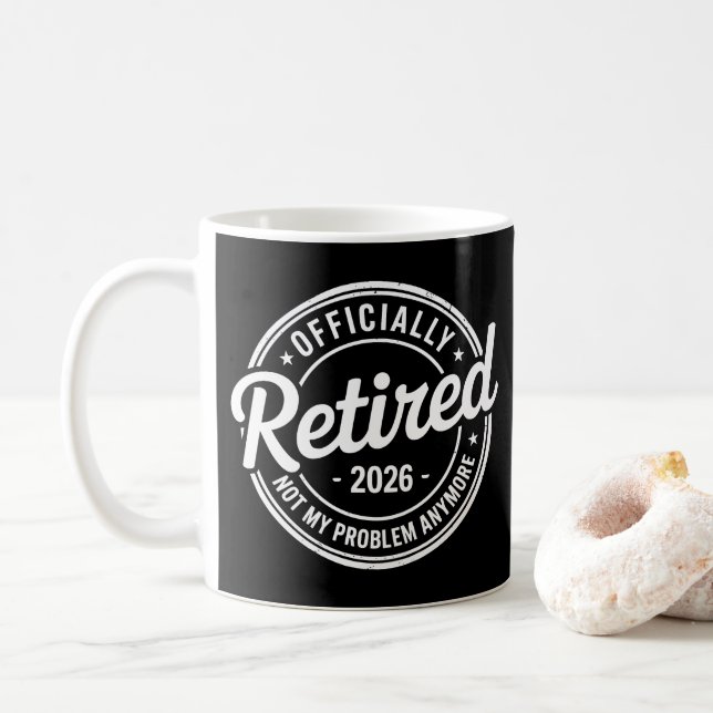 Pensionerad 2026 Inte Mitt Problem Längre Pensione Kaffemugg (Med munk)