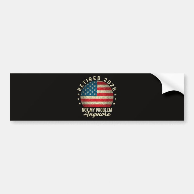 Pensionerad 2026 Inte Mitt Problem Mer USA Flagga Bildekal (Framsidan)