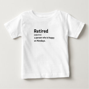 Pensionerad definitionsperson som är lycklig på må t shirt