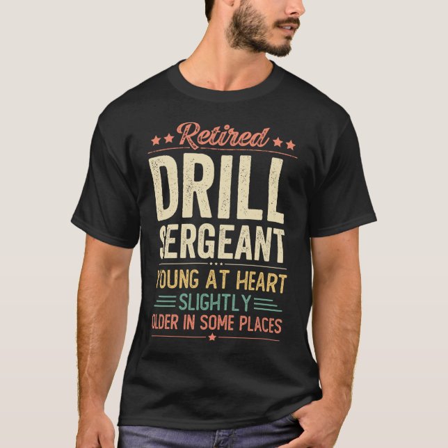 Pensionerad drillinstruktör t shirt (Framsida)