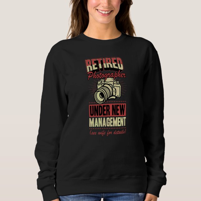 Pensionerad Fotograf Under Ny Ledning Se Hustru T Shirt (Framsida)