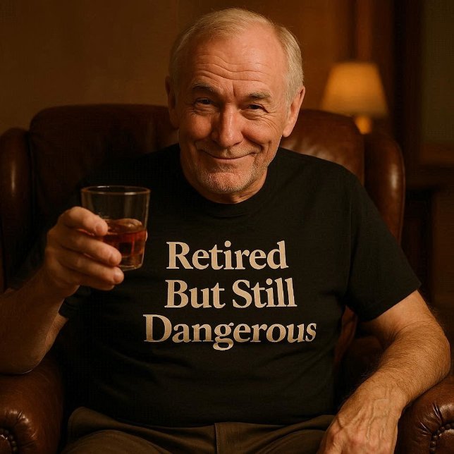 Pensionerad men fortfarande farlig t shirt (Skapare uppladdad)