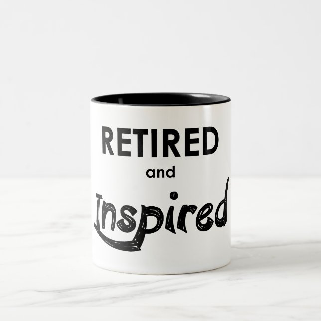 Pensionerad och inspirerad Två-Tonad mugg (Center)