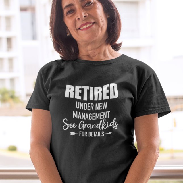 Pensionerad Se barnbarn för detaljer T Shirt (Skapare uppladdad)