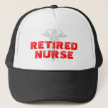 Pensionerad sjuksköterskatruckerkeps truckerkeps<br><div class="desc">Den pensionerade sjuksköterskatruckerkepsen med caduceusen undertecknar.  Personalizable färger och text.</div>