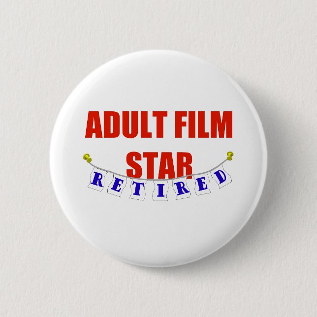 PENSIONERAD VUXEN FILMSTJÄRNA KNAPP (Framsida)