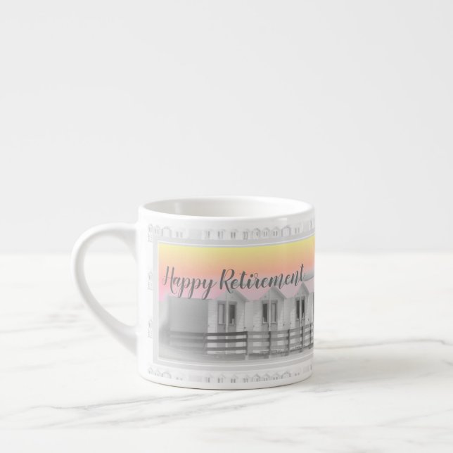 Pensionkoppen med sjösidastranden förlägga i espressomugg (Vänster)