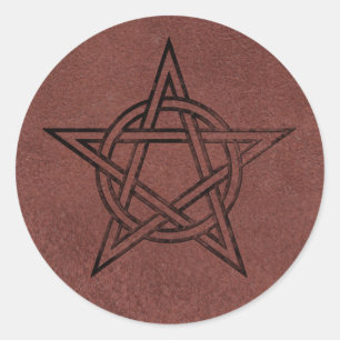 Pentagram - Pagan Magic Symbol på rött läder Runt Klistermärke