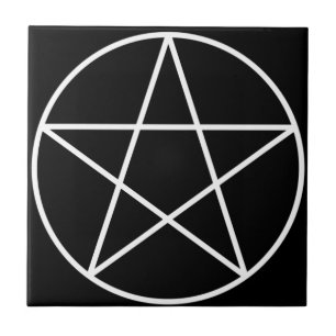 Pentagramaltaret belägger med tegel kakelplatta