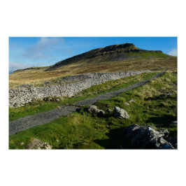 Penyghent från fotbanan som leder upp perfect poster