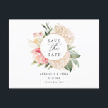 Peony och Guld Flowers Spara datumet för vykortet Vykort<br><div class="desc">Den här matchningen av anpassadet är designad för att samordna med vår insamling av Peony och Guld, och sparar inbjudan till inläggskort från datum och innehåller blommor av ädel rosa och guld med blommor av grönt med enkla klassiska bokstäver. Om du vill ha en mer avancerad anpassning av den här...</div>