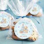 Pepparkaksgubbe Blue jul Boy Baby Shower Runt Klistermärke<br><div class="desc">En liten man är på väg! Julgobords duschklistermärken,  favoritetiketter,  med en vacker pepparkaksgubbe,  Julgran,  gåva och snöflingor allt i blått och beige. Anpassa texten enkelt. - Kate Eden Art</div>
