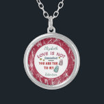 Pepparsalt Kärlek har inte annullerats Personalize Silverpläterat Halsband<br><div class="desc">Min peppar till ditt Salt Kärlek Necklace är intressant för Alla hjärtans dag,  eller när du vill ge något roligt och speciellt för den du kärlek. Det står att Kärlek inte har ställts in eftersom ni är peppar till mitt salt. Anpassa det med namnen.</div>