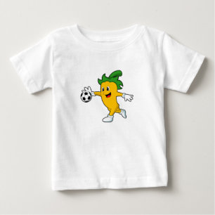 Pepper Vegan som fotbollsspelare med fotboll.PNG T Shirt
