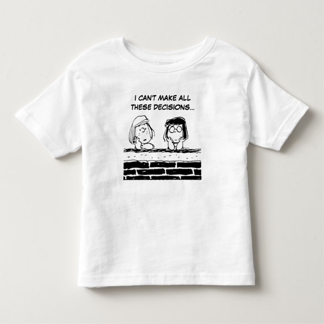 Peppermint Patty & Marcie vid muren T Shirt (Framsida)