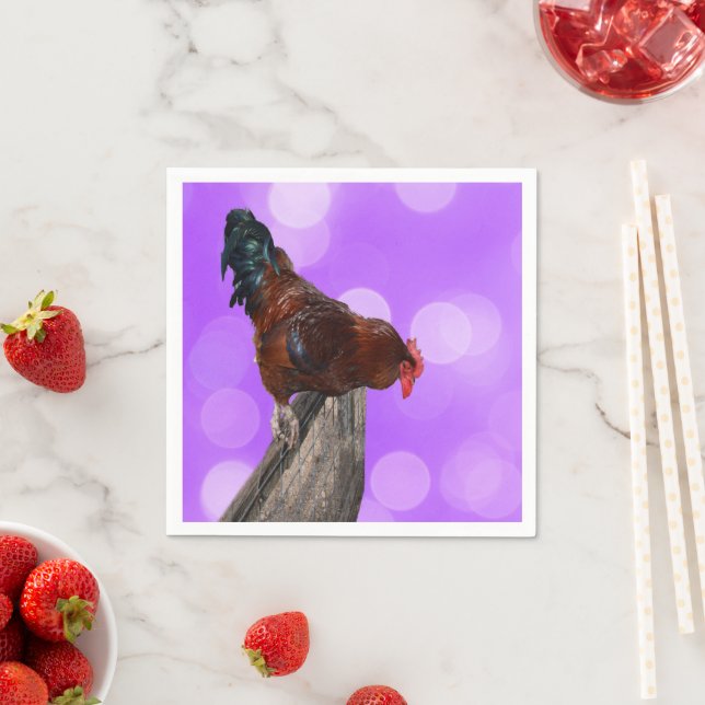 Perched in Majesty: Tupp on Dreamy Lila Glow Pappersservett (Insitu)