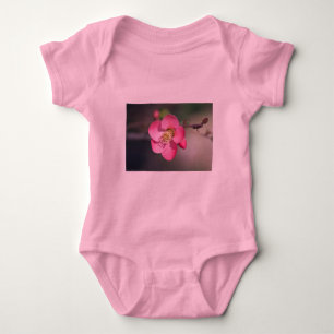 Perfekt Rosa Blommar Quince Tee Shirt
