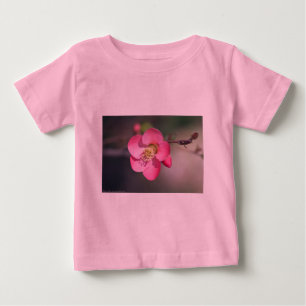 Perfekt Rosa Blommar Quince Tee Shirt