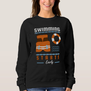 Perfekt Swimmer-design - Swimming Starts Tidigt T Shirt