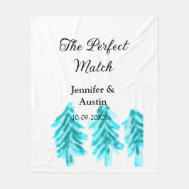 Perfekten matchar vinterblått gräs träd bröllop fleecefilt