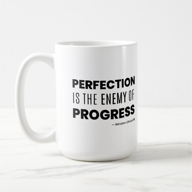 Perfektion är framstegens fiende – Churchill  Kaffemugg (Vänster)