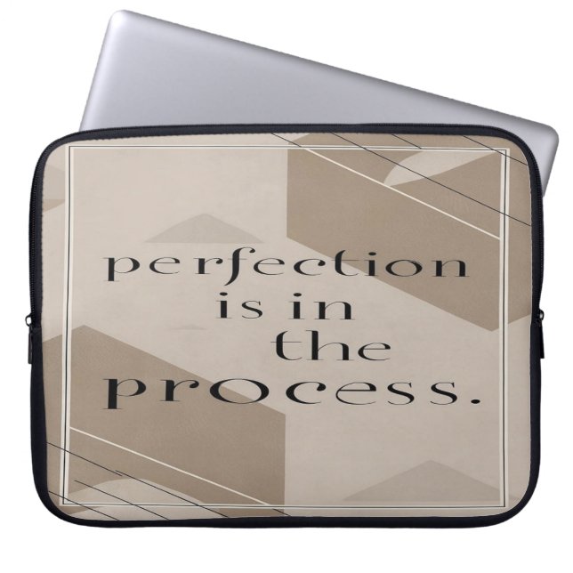 Perfektion ligger i processen laptop fodral (Framsidan)