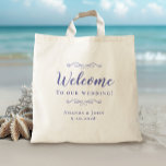 Periwinkle för Bröllop-gästfavoriter för elegant V Tygkasse<br><div class="desc">Elegant, klassisk gästväska i bröllop har en chic i trendigets periwinkle-blått på en genomskinlig bakgrund som visar det naturliga bakgrundsmaterialet & färg. Denna moderna enkla design ger tidlös, klassisk sofistikering. Anpassa namn för paret och händelsemedatum i elegant periwinkle-skrift och -skript. Det här är en perfekt som medföljer vilken bröllopsfest som...</div>