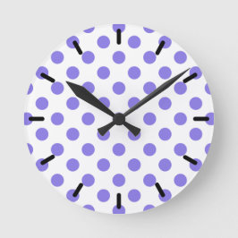 Periwinkle polka dots rund klocka
