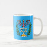 Persian Magen David Menorah Kaffemugg<br><div class="desc">Bilden har anpassats från en antikisk persisk judisk bricka och innehåller en menorah med en Magen David (David-stjärnan) som är inramad av oliv grenar. Den ursprungliga,  handmålade bildens defekter har bevarats.Lägg till en egen text på baksidan.</div>