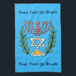 Persian Magen David Menorah Kökshandduk<br><div class="desc">Bilden har anpassats från en antikisk persisk judisk bricka och innehåller en menorah med en Magen David (David-stjärnan) som är inramad av oliv grenar. Den ursprungliga,  handmålade bildens defekter har bevarats.</div>