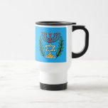 Persian Magen David Menorah Resemugg<br><div class="desc">Bilden har anpassats från en antikisk persisk judisk bricka och innehåller en menorah med en Magen David (David-stjärnan) som är inramad av oliv grenar. Den ursprungliga,  handmålade bildens defekter har bevarats.</div>