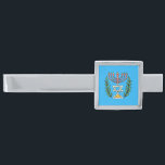 Persian Magen David Menorah Slipsnål Med Silverfinish<br><div class="desc">Bilden har anpassats från en antikisk persisk judisk bricka och innehåller en menorah med en Magen David (David-stjärnan) som är inramad av oliv grenar. Den ursprungliga,  handmålade bildens defekter har bevarats.</div>