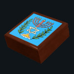 Persian Magen David Menorah Smyckeskrin<br><div class="desc">Bilden har anpassats från en antikisk persisk judisk bricka och innehåller en menorah med en Magen David (David-stjärnan) som är inramad av oliv grenar. Den ursprungliga,  handmålade bildens defekter har bevarats.</div>