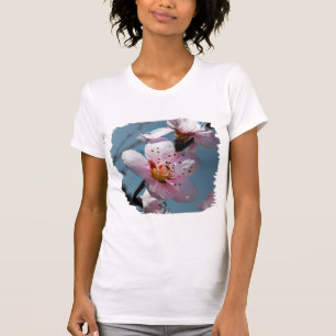 Persika Blommar Gren och Blå himmel T Shirt