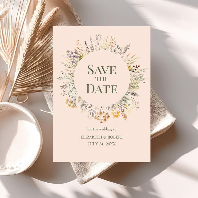 Persika Fuzz Akvarell Vilda Blommor Spara Datum Inbjudningar (Peach Fuzz Watercolor Wildflowers Save The Date Invitation on a table with boho decor and dry flower)