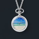 Persikofoto för mig till havets tropiska armbandsur<br><div class="desc">Ett vackert strandfotografi som tagits på det perfekta semestermålet Destin i Florida. Den vackra grönten vatten i Sandestin tvättar upp till sandstranden under serene blå himmel för att göra perfekten till scenbild på semester.</div>