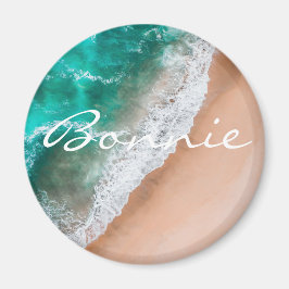 Persikohavet vatten på sommaren med kustsand magnet