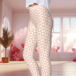 Persikokontrollpanelens hjärthjärthjärthjärtans da leggings<br><div class="desc">De här Peach Checkerboard Heart Valentine Day Leggings är perfekt för att fira årstiden i kärlek. Med en charmerande persika och vit schackbräda i mönster, tillför dessa balar ett sött och romantiskt utseende till dina hjärtans dagordning. Med bekvämt mjukt material är dessa snyggtar ett alternativ för att klumpa eller avslappnad...</div>