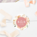 Persikokuvert och korallkuvert för Bröllop / Favor Runt Klistermärke<br><div class="desc">Elegant engrammad bröllop-kuvertförsegling eller favoritdekal med vackra vattenfärgsdetaljer i blommigten i en vacker blandning av persikor, orange, rosa, korall, kräm och champagnenyans. Centrera i koral med initialer och andra textraden i vitt. Två storleka alternativ och flera formalternativ att välja mellan. Grund-textraden kan användas för händelsens datum, radering eller för fodral...</div>
