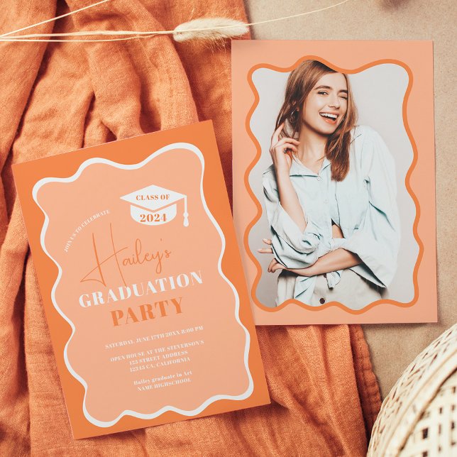 Persikoreflektor vågigt ram-fotot studenten inbjudningar (Peach retro wavy frame photo graduation invitation)