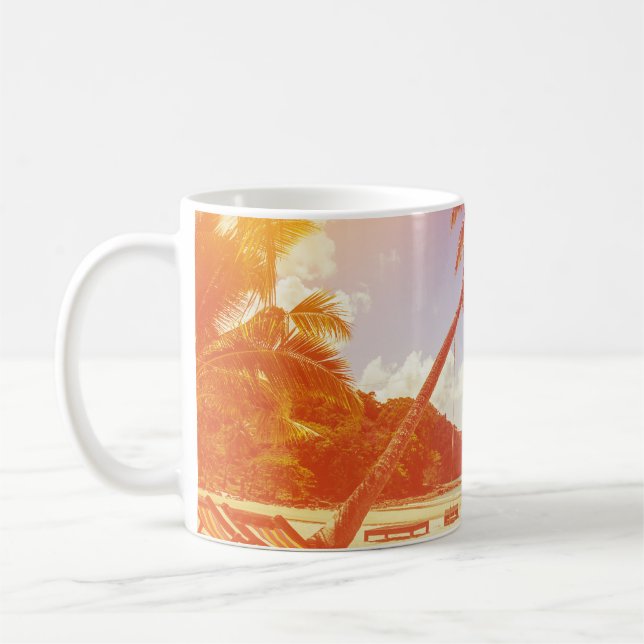 Persikoscen, kokokokosnöt träd, träsäng. kaffemugg (Vänster)