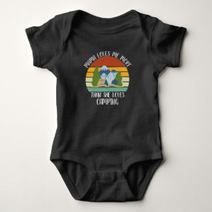 PERSNLIG Mama älskar mig mer än hon älskar camping T Shirt