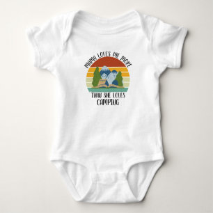 PERSNLIG Mama älskar mig mer än hon älskar camping T Shirt
