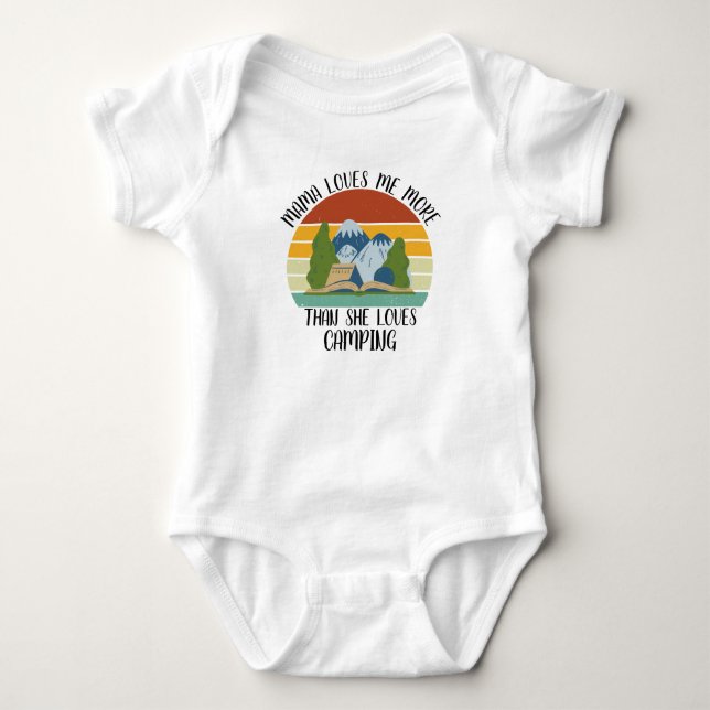 PERSNLIG Mama älskar mig mer än hon älskar camping T Shirt (Framsida)