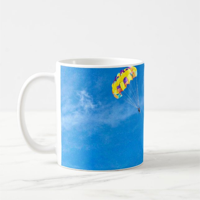 Person paragliding outdoors kaffemugg (Vänster)