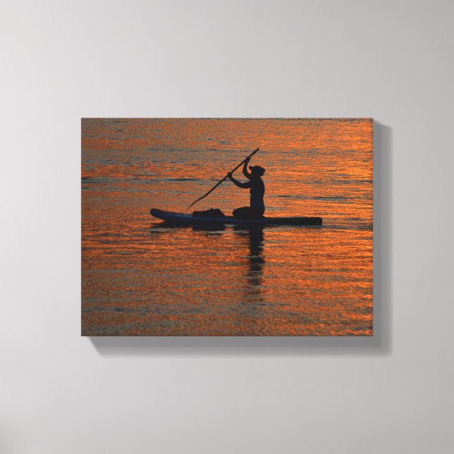 Person silhoutte kayaking vid flod canvastryck (Framsida)